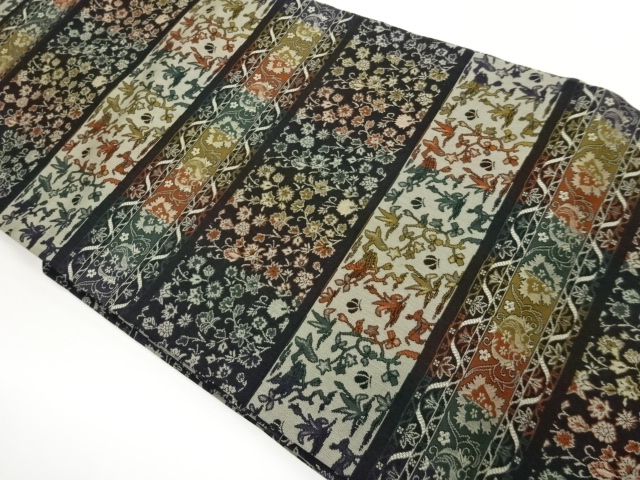 横段に草花・動物模様織出し名古屋帯